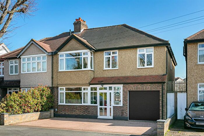 4 Bedroom Semi Detached House For Sale In Lynwood Drive, Worcester Park, KT4