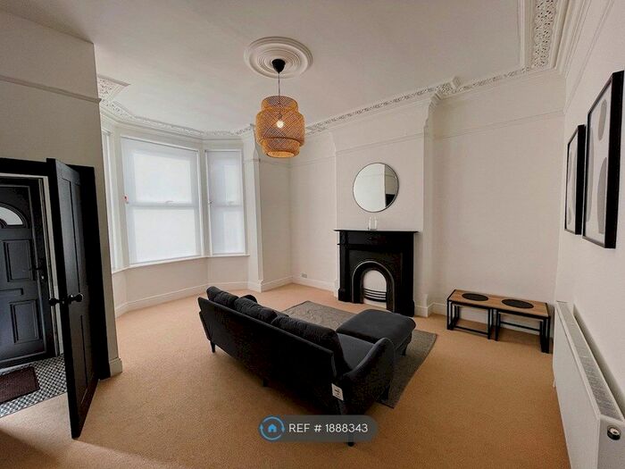 2 Bedroom Flat To Rent In Woodborough Road, Nottingham, NG3