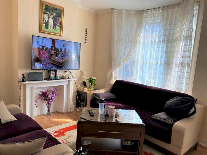 3 Bedroom Property To Rent In Haselbury Road, London, N18