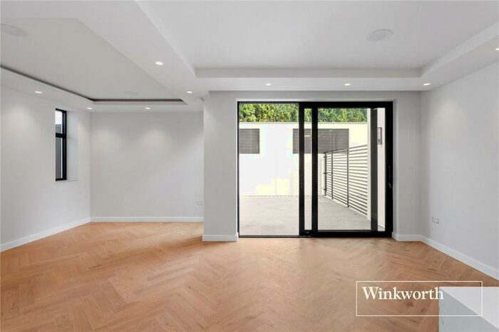 2 Bedroom Apartment To Rent In Regents Park Road, Finchley, London, N3