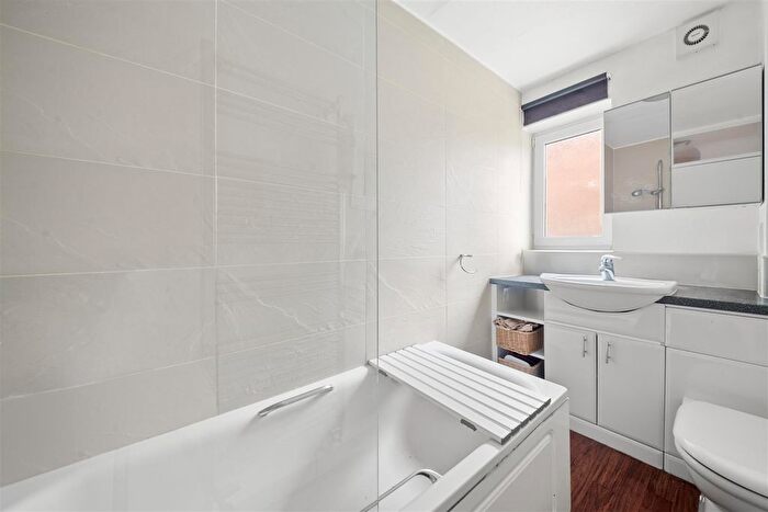 2 Bedroom Flat For Sale In Rutland House, The Farmlands, Northolt, UB5