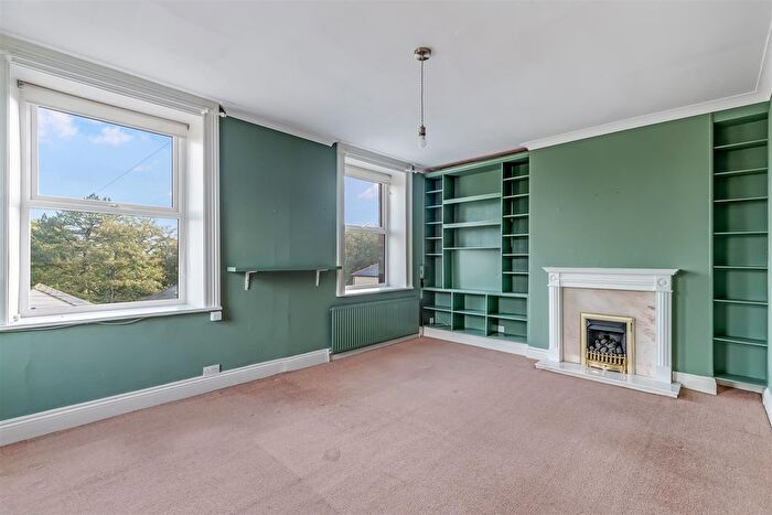 2 Bedroom Flat For Sale In Cow Pasture Road, Ilkley, LS29