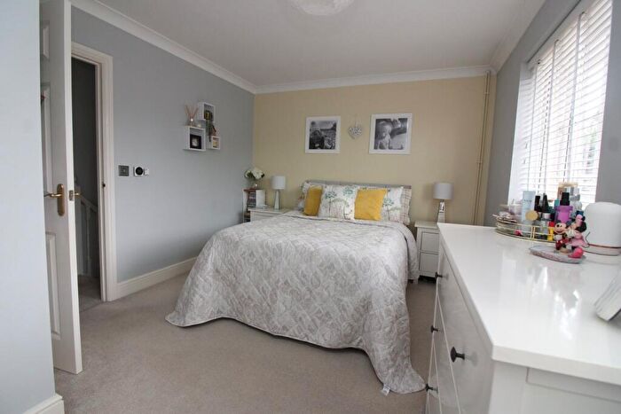3 Bedroom End Of Terrace House For Sale In Jubilee Close, Henlow, SG16