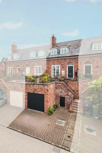 3 Bedroom Town House To Rent In Chestnut Court, High Street, Tarporley, CW6