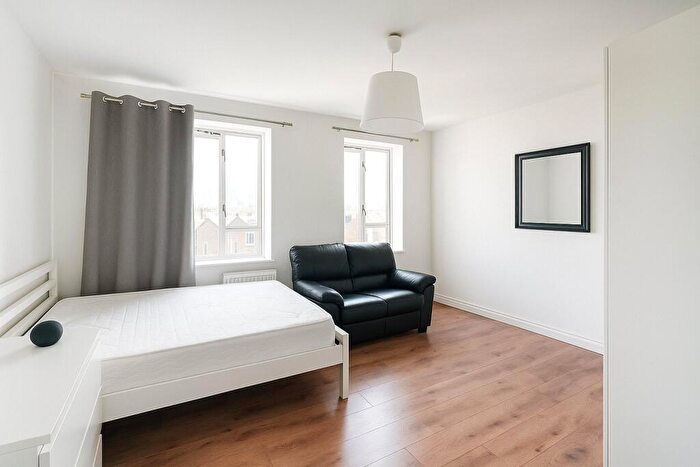 3 Bedroom Apartment To Rent In Windsor Street, Islington, London, N1