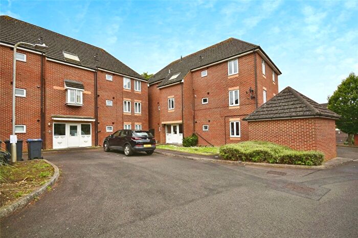 2 Bedroom Flat To Rent In Shilling Close, Tilehurst, Reading, RG30
