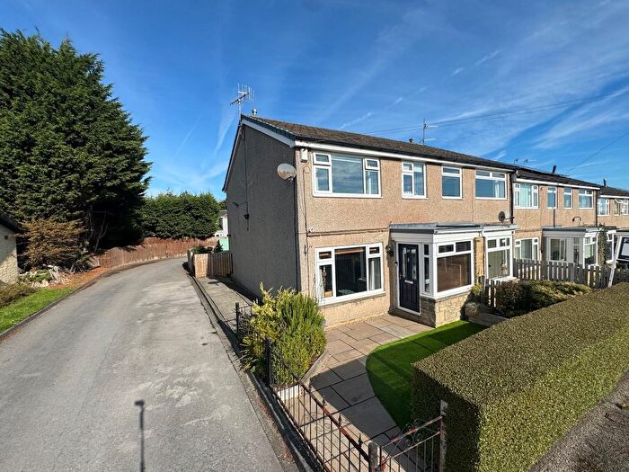 3 Bedroom Town House For Sale In Hope Hill View, Cottingley, Bingley, BD16