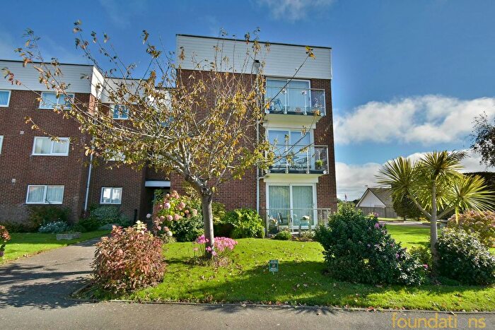 2 Bedroom Flat For Sale In Heighton Close, Bexhill-On-Sea, TN39