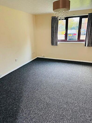 2 Bedroom Flat To Rent In Meads Lane, Ilford, IG3