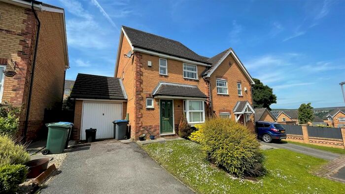 3 Bedroom Semi-Detached House To Rent In Rush Croft, Thackley, BD10