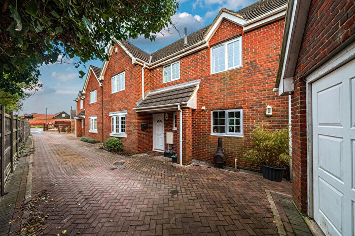 4 Bedroom Detached House For Sale In Chapel Road, Isle Of Grain, Rochester, ME3