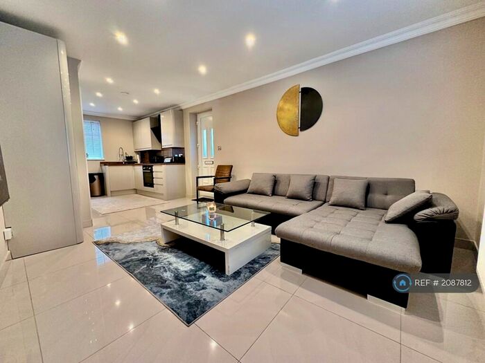 1 Bedroom Terraced House To Rent In Smiths Lane, Windsor, SL4