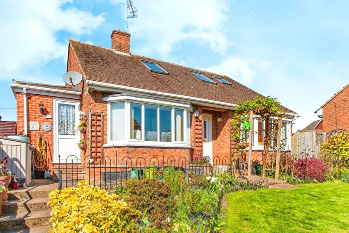 3 Bedroom Detached House For Sale In Denford Road, Ringstead, Kettering, NN14