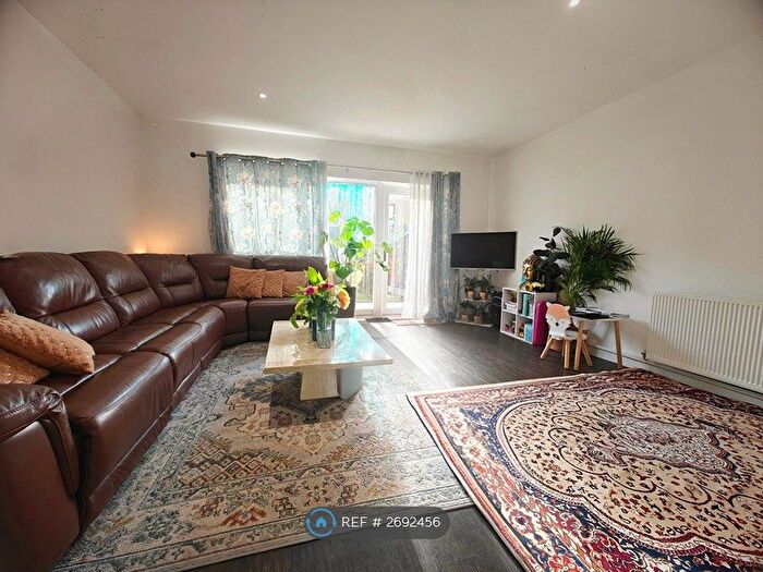 3 Bedroom Terraced House To Rent In Dowletts Road, Dagenham, RM8