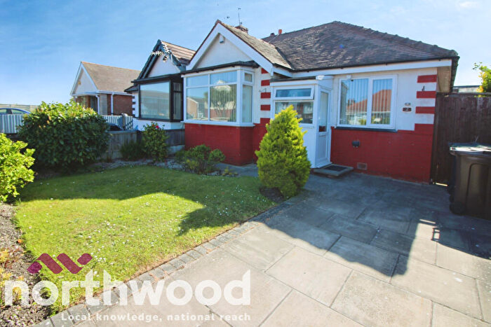 2 Bedroom Bungalow To Rent In The Crescent, Southport, PR9