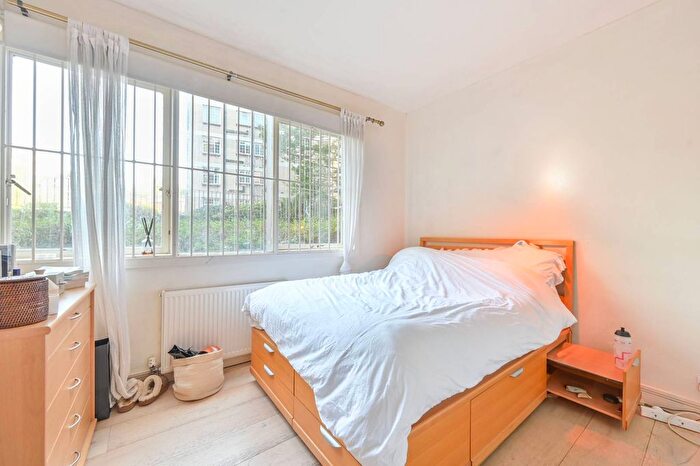 2 Bedroom Flat For Sale In Napier Place, Holland Park, London, W14