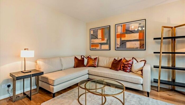 2 Bedroom Flat To Rent In Fulham Road, London, SW3