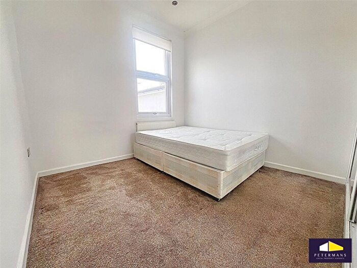 4 Bedroom End Of Terrace House For Sale In Cambria Road, London, SE5
