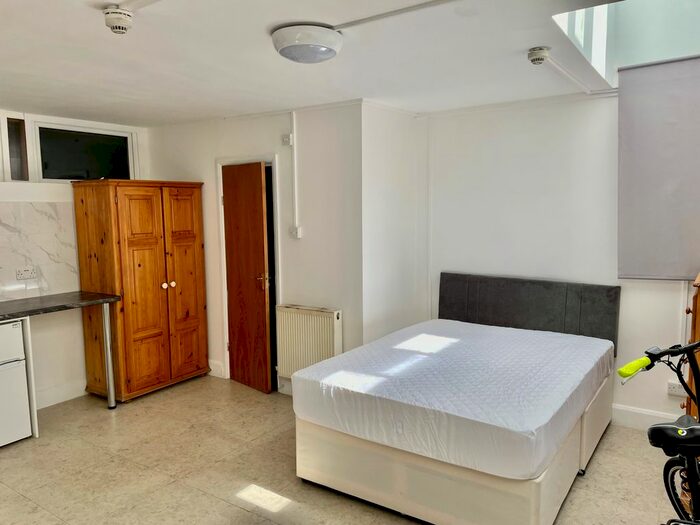 Studio To Rent In Langtry Walk, Swiss Cottage, NW8