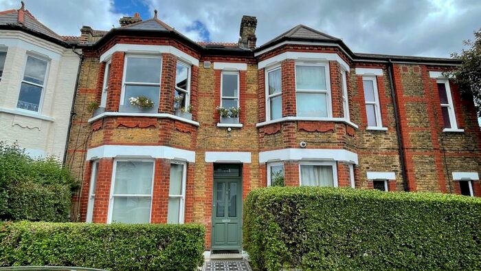 2 Bedroom Apartment To Rent In Thurlestone Road, West Norwood, London, SE27