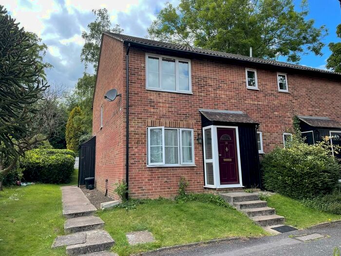 2 Bedroom Maisonette To Rent In Badgers Copse, Orpington, BR6