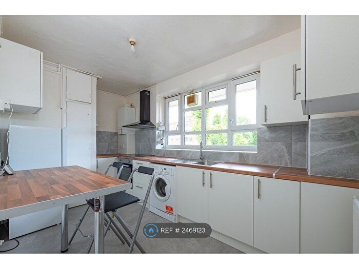 2 Bedroom Flat To Rent In Shenstone House, London, SW16