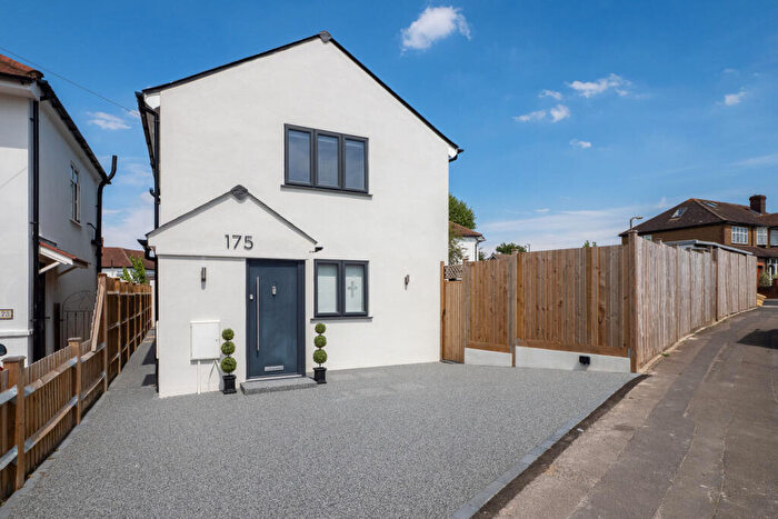 3 Bedroom Detached House For Sale In Browning Avenue, Worcester Park, KT4