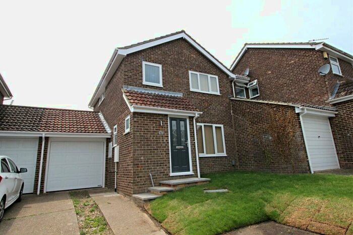 3 Bedroom Semi-Detached House To Rent In Girons Close, Hitchin, SG4