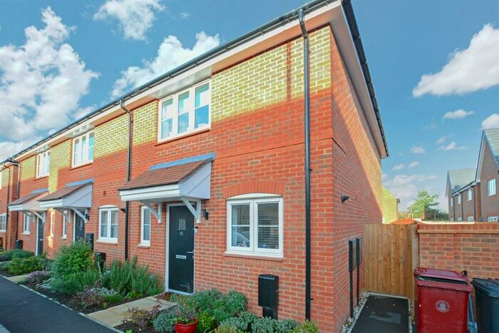 2 Bedroom Semi-Detached House To Rent In Sandpiper Road, Chichester PO20