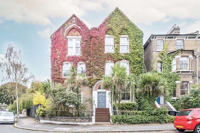 2 Bedroom Flat To Rent In Gauden Road, London, SW4