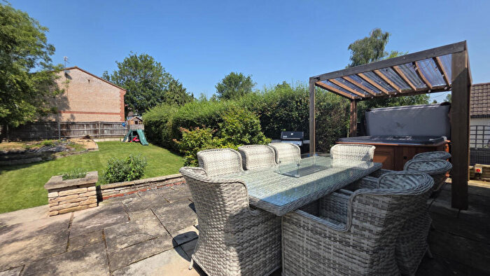 4 Bedroom Semi-Detached House For Sale In Banbury Road, Southam, CV47