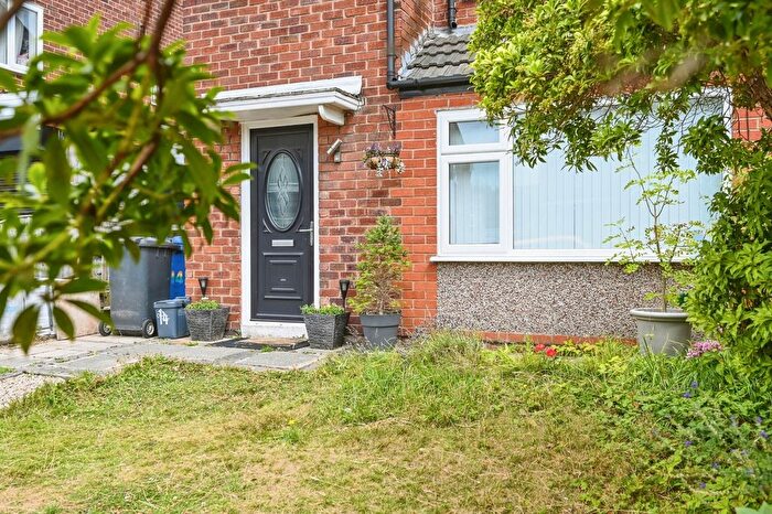 3 Bedroom Semi-Detached House For Sale In Vauxhall Close, Penketh, Warrington, Cheshire, WA5