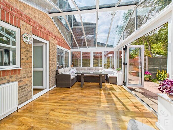 3 Bedroom Detached House For Sale In Vancouver Drive, Crawley, RH11