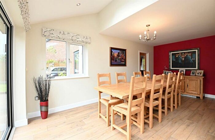 4 Bedroom Detached House For Sale In Sunningdale, Alrewas Road, Kings Bromley, DE13