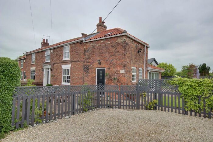 3 Bedroom Semi-Detached House For Sale In Mill Lane, Scalby, Gilberdyke, HU15