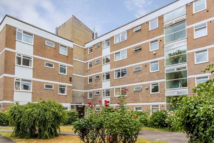2 Bedroom Flat To Rent In Carlton Drive, London, SW15