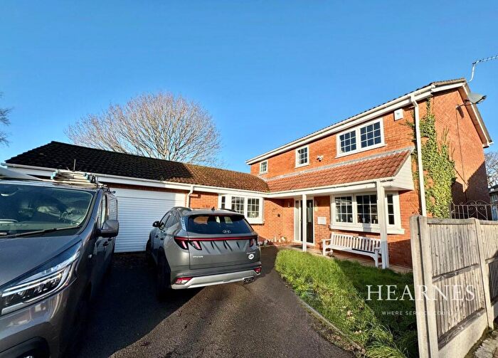 4 Bedroom Detached House For Sale In Tytherley Green, Bournemouth, BH8