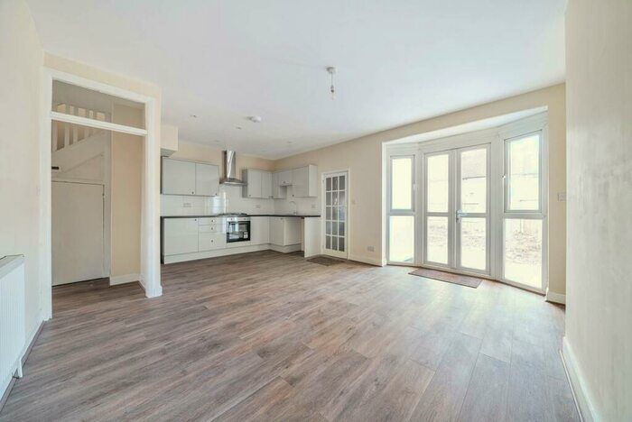 3 Bedroom Terraced House To Rent In Stanley Road, Tooting, Mitcham, CR4