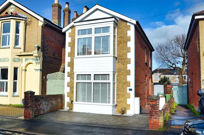 3 Bedroom Detached House For Sale In Central Ryde, PO33