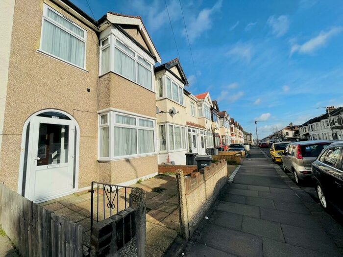 3 Bedroom House To Rent In Hampton Road, Ilford, IG1