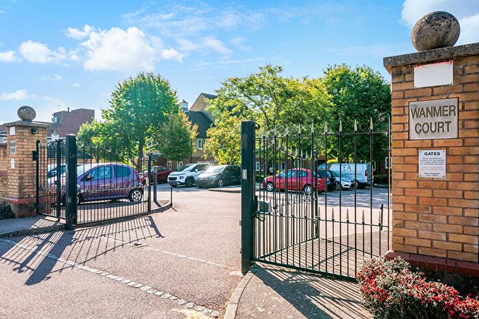 2 Bedroom Flat For Sale In Wanmer Court, Birkheads Road, Reigate, RH2