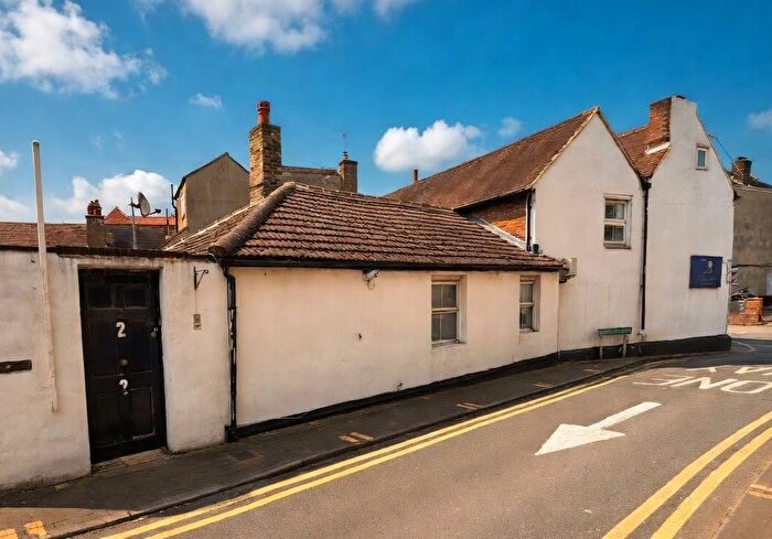 3 Bedroom Flat For Sale In Broomhill Road, Orpington, Kent, BR6