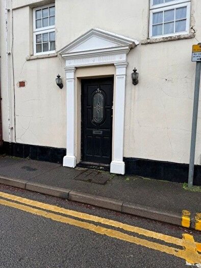 2 Bedroom Flat To Rent In A West Street, Carshalton, SM5