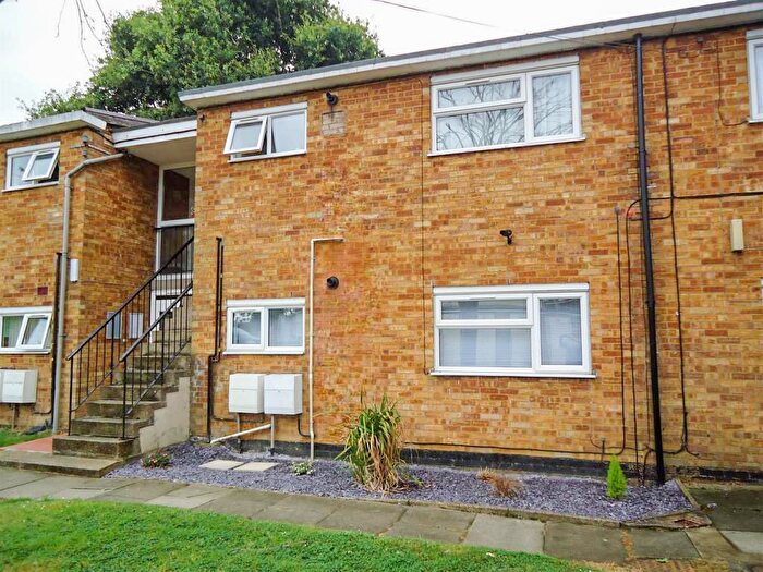 Apartment To Rent In Leaves Spring, Stevenage, SG2