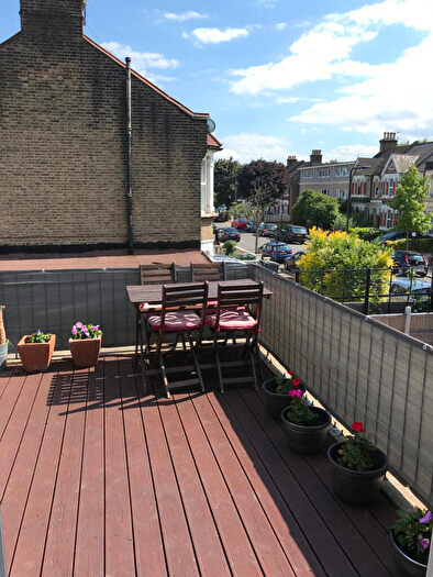 2 Bedroom Flat To Rent In Lea Bridge Road, London, E10