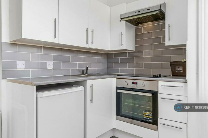 Studio To Rent In North Road, London, N7