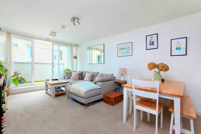 2 Bedroom Flat For Sale In Point Pleasant, Wandsworth, SW18