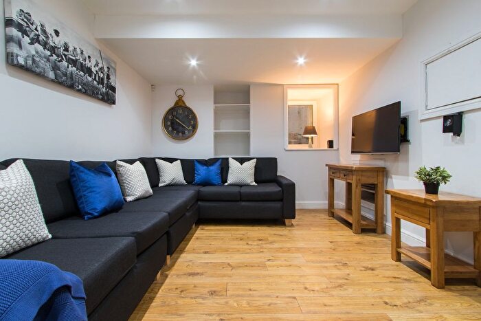 8 Bedroom Terraced House To Rent In Lenton Boulevard, Nottingham, NG7