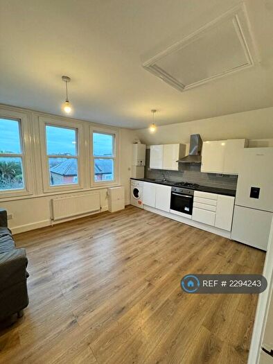 1 Bedroom Flat To Rent In Blandfield Road, London, SW12