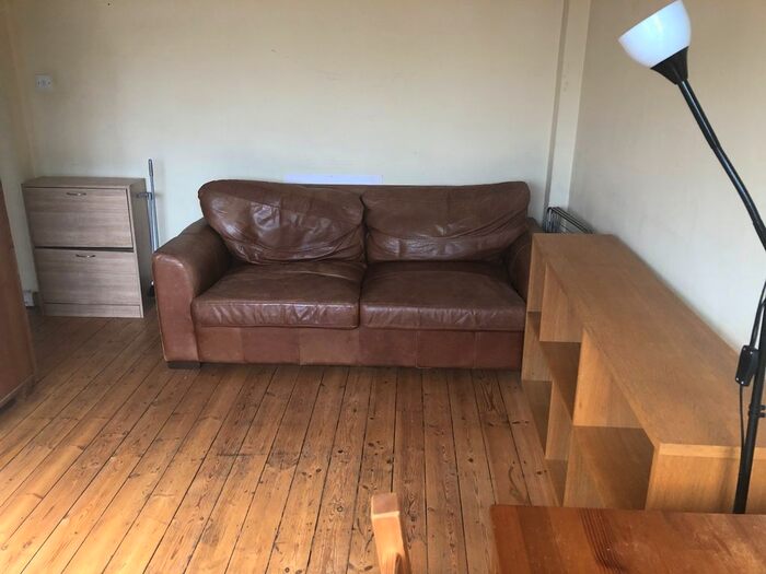 2 Bedroom Flat To Rent In Sandhurst Court, London, SW2